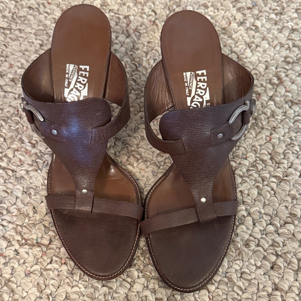 SOLD✔️ Salvatore Ferragamo Brown Leather Heels